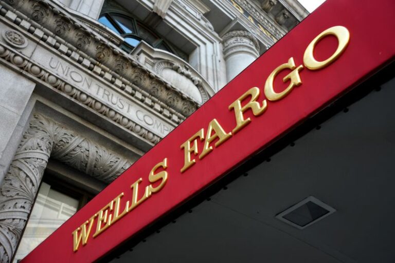 Foreclosing on Wells Fargo Bankâ€™s CEO #OccupySF #WFShareholders #Banksters