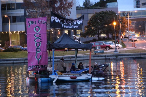 Police shut down floating Aquapy encampment on Lake Merritt